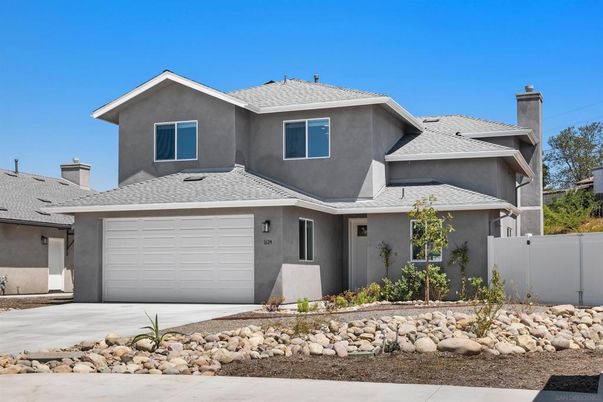 Attached, Exterior, Facade, American Craftsman