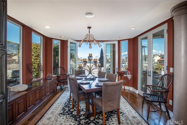 Chandelier, Dining room, Interior, Recessed Lighting, Wood Texture Flooring