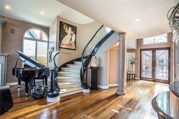 Interior, Piano, Recessed Lighting, Wood Texture Flooring