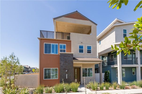 Exterior, Facade, Modern