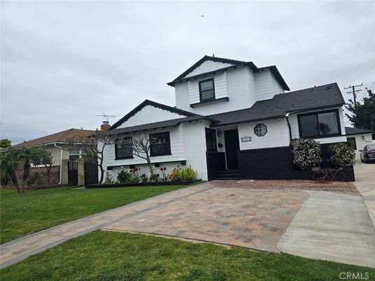 Exterior, Facade, Farmhouse