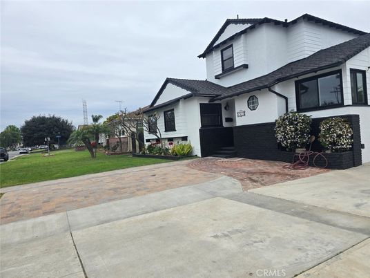 Backyard, Exterior, Facade, Farmhouse