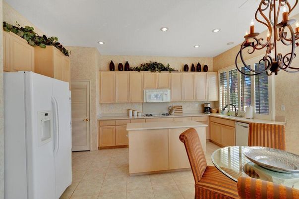 Dining room, Interior, Kitchen, Recessed Lighting