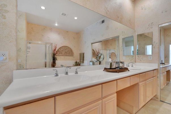 Bathroom, Dual Sink Vanities, Interior, Recessed Lighting