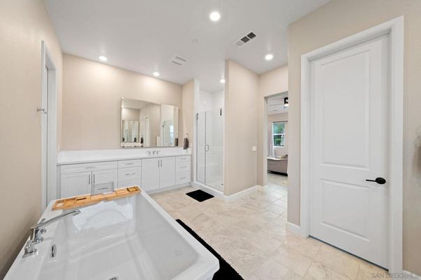 Bathroom, Dual Sink Vanities, Interior, Recessed Lighting