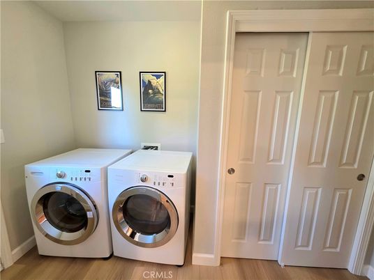 Interior, Washer, Wood Texture Flooring