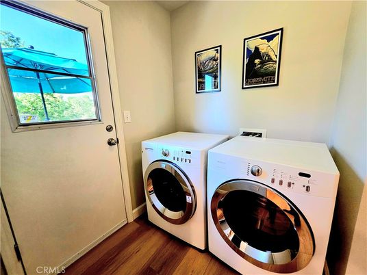 Interior, Washer, Wood Texture Flooring