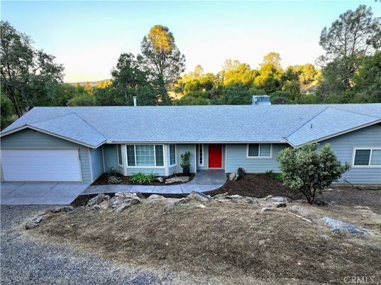 Attached, Exterior, Facade, Ranch