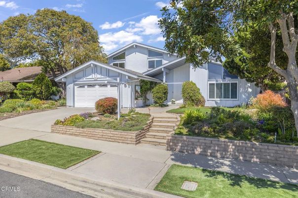 Attached, Exterior, Facade, American Craftsman