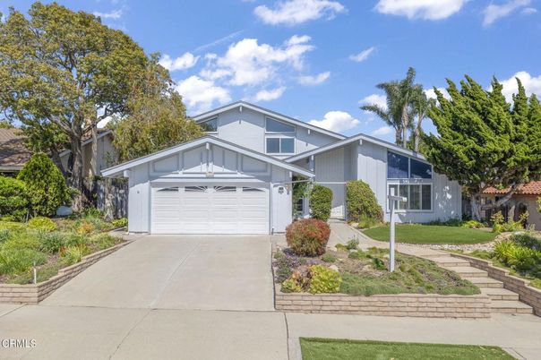 Attached, Exterior, Facade, American Craftsman