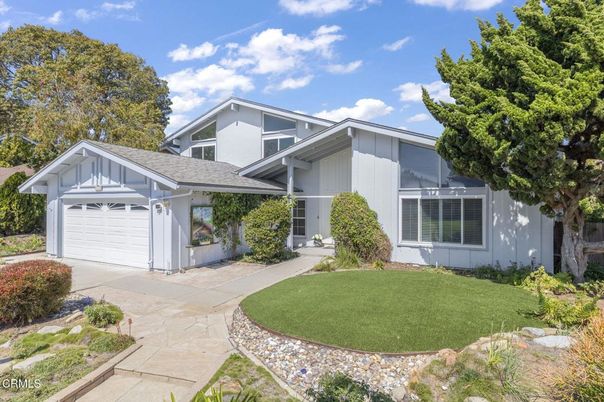Attached, Exterior, Facade, Ranch
