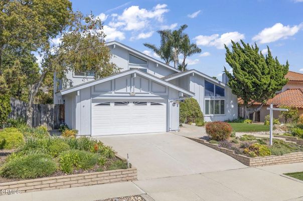 Attached, Exterior, Facade, American Craftsman