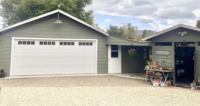 Detached Garage, Exterior