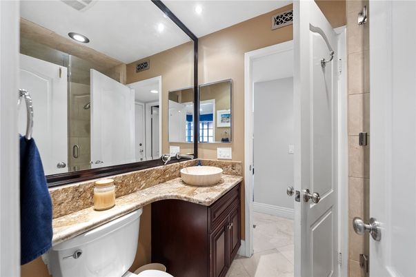 Bathroom, Dual Sink Vanities, Interior, Recessed Lighting