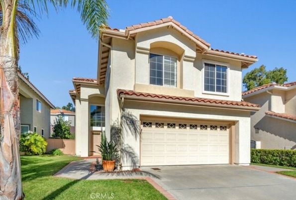 Attached, Exterior, Facade, Mediterranean