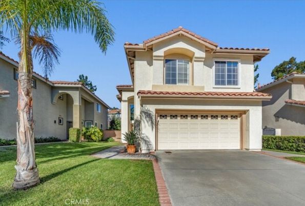 Attached, Exterior, Facade, Mediterranean
