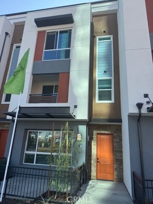 Exterior, Facade, Rowhouse