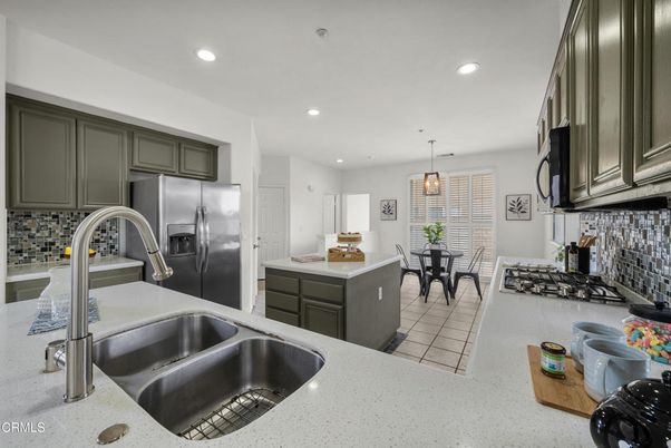 Dining room, Interior, Kitchen, Pendant Lights, Recessed Lighting, Stainless Steel Appliances