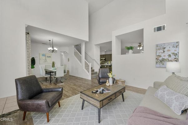Chandelier, Dining room, Interior, Living room