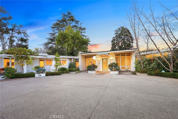 Exterior, Facade, Ranch