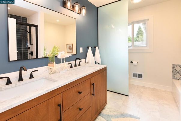 Bathroom, Dual Sink Vanities, Interior, Recessed Lighting