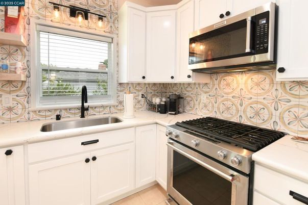 Interior, Kitchen, Stainless Steel Appliances