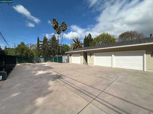 Detached Garage, Exterior