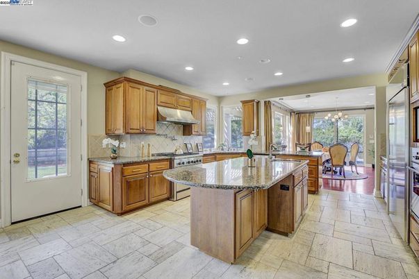 Chandelier, Dining room, Interior, Kitchen, Recessed Lighting, Stainless Steel Appliances