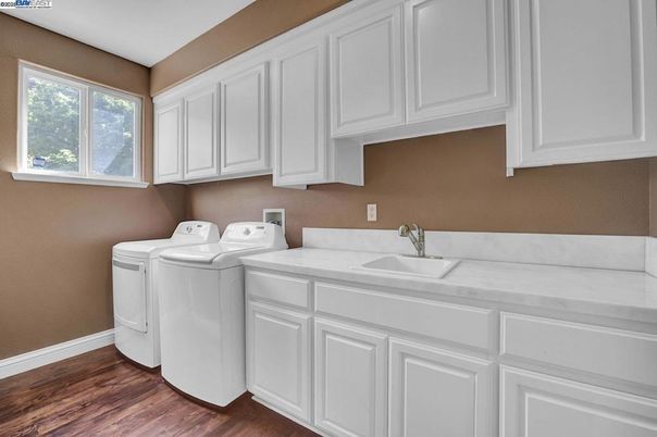 Interior, Washer, Wood Texture Flooring