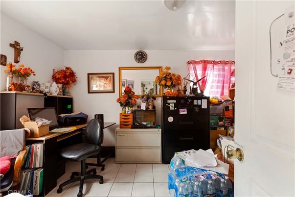 Home Office, Interior