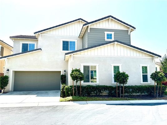 Attached, Exterior, Facade, Farmhouse