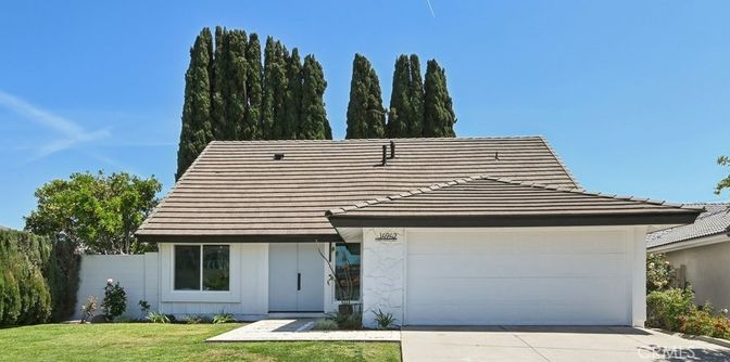 Attached, Exterior, Facade, Modern