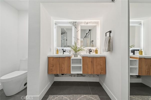 Bathroom, Dual Sink Vanities, Interior