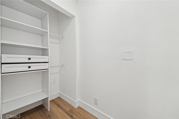 Interior, Walk-in Closets, Wood Texture Flooring