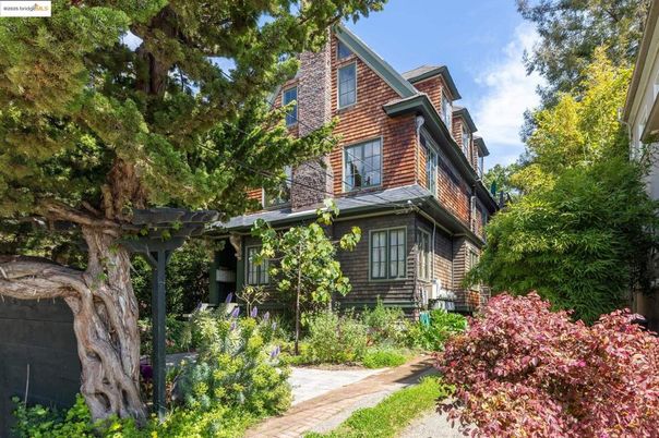 Exterior, Facade, Brick Facade, Queen Anne Victorian