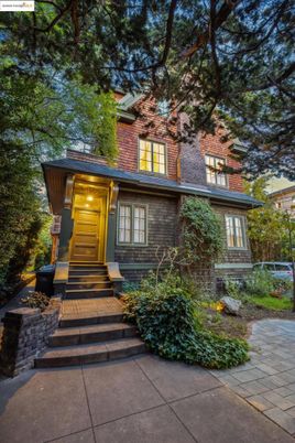Exterior, Facade, Brick Facade, American Foursquare