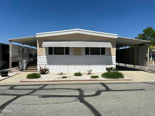 Exterior, Facade, Modern