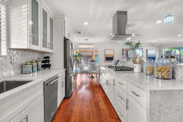 Dining room, Interior, Kitchen, Pendant Lights, Recessed Lighting, Stainless Steel Appliances, Wood Texture Flooring