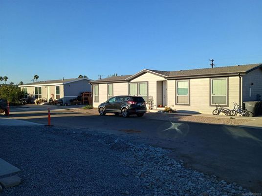 Attached, Exterior, Facade, Ranch