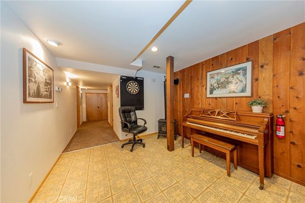 Interior, Piano, Recessed Lighting, Wooden Walls