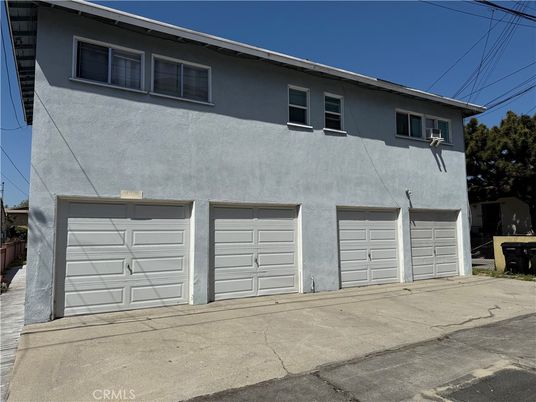 Attached, Exterior, Facade, None