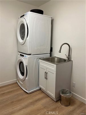 Interior, Utility Closets, Washer, Wood Texture Flooring