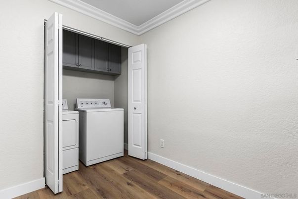 Interior, Utility Closets, Washer, Wood Texture Flooring