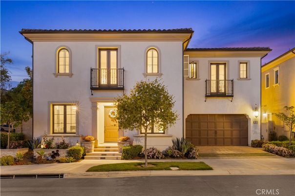Attached, Exterior, Facade, Mediterranean