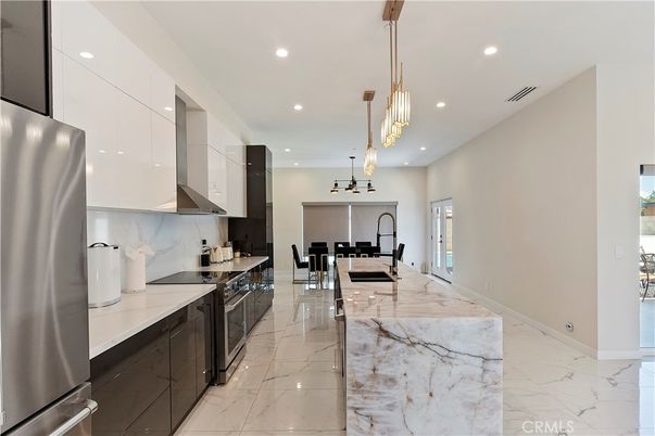 Dining room, Interior, Kitchen, Marble, Pendant Lights, Recessed Lighting, Stainless Steel Appliances