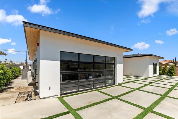 Detached Garage, Exterior