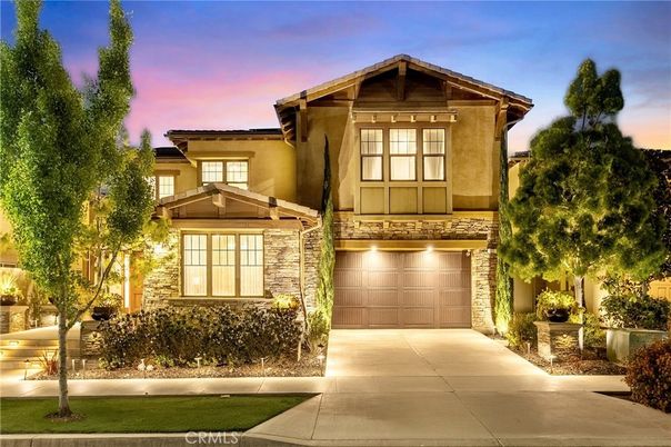 Attached, Exterior, Facade, Mediterranean