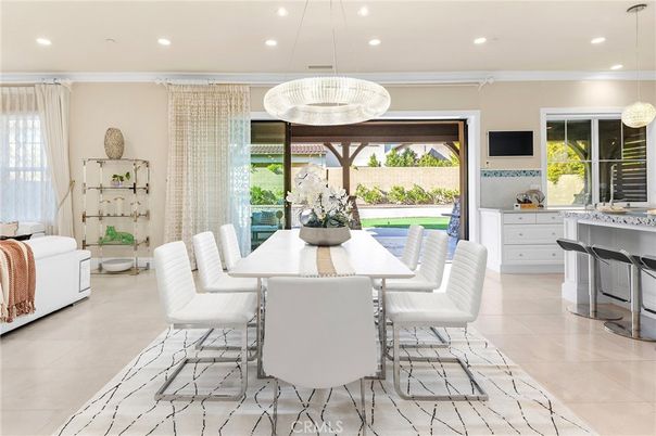 Dining room, Interior, Pendant Lights, Recessed Lighting
