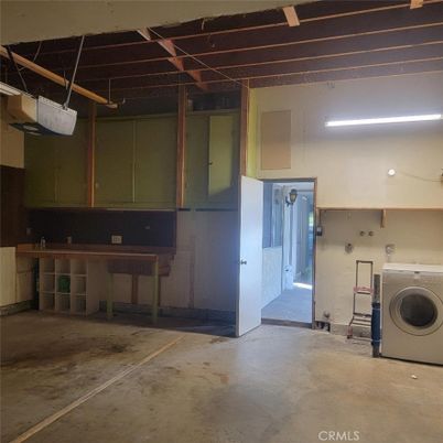 Interior, Washer, Wooden Beams