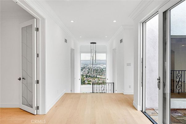 Interior, Pendant Lights, Recessed Lighting, Wood Texture Flooring